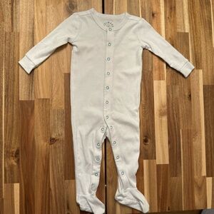 Primary Baby White Organic Cotton Footed Sleeper Snap Front‎ Pajamas 6-9 Months